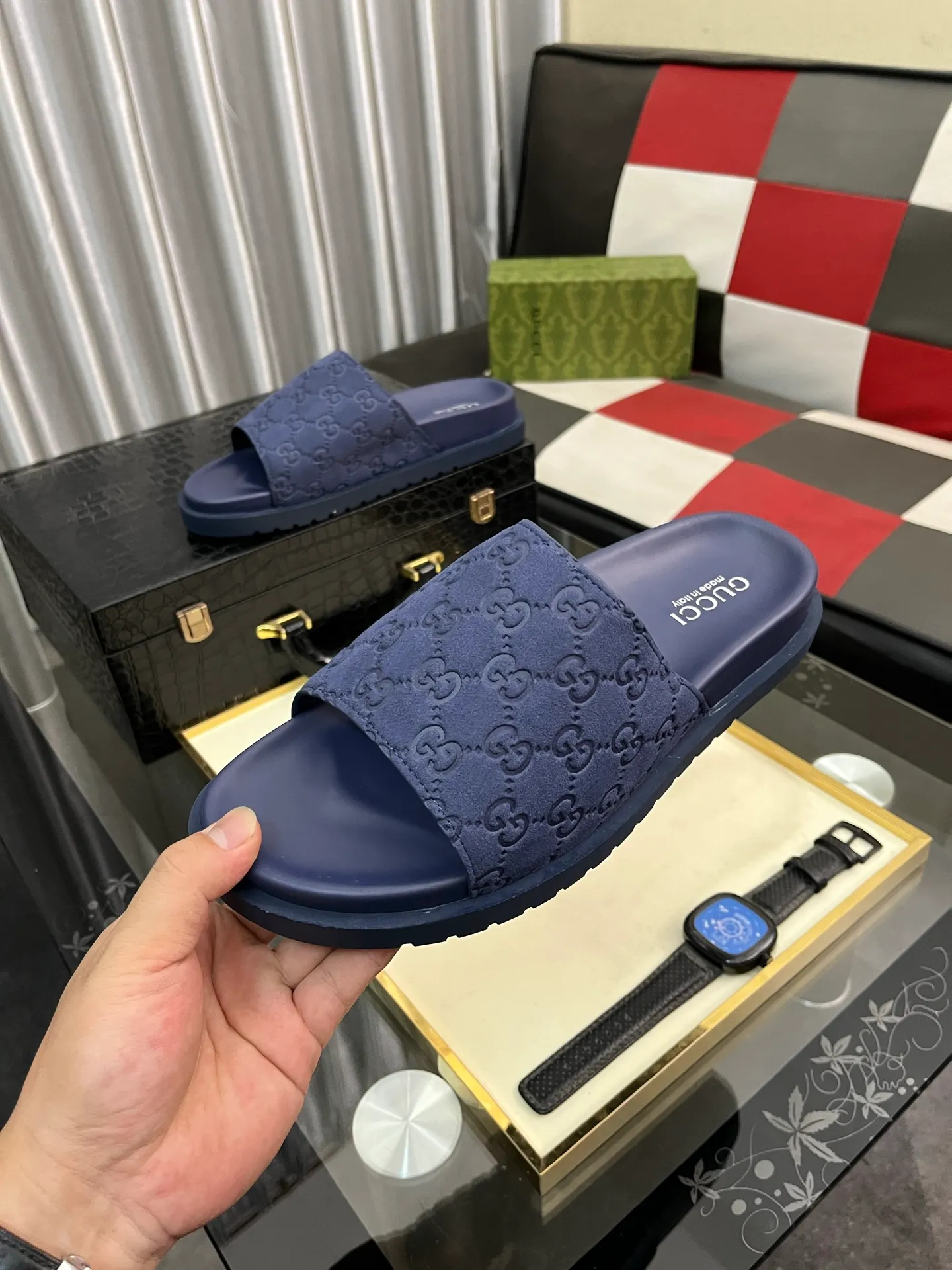 Men's shoes 💰320⌚️⌚️ (gucci-Gucci) New men's slippers, high-end boutique, made of cowhide, with exquisite embossed logo decoration on the upper, fine workmanship, super soft soles, casual, loose and comfortable, a must-have in summer! \nsize：38-44